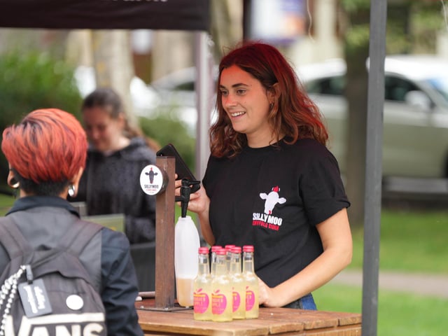 WORTHING FOOD FESTIVAL STEYNE GARDENS ON ALL WEEKEND 10TH 11TH OF SEPTEMBER :Worthing Food and Drink Festival 2022. Picture by Eddie Mitchell