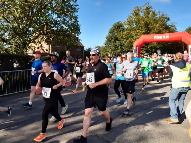 Runners mark the 40th anniversary of Run Barns Green.