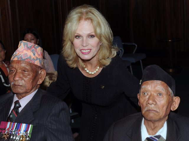 Joanna Lumley at the 2009 lunch with Honorary Lieutenant Tulbahadur Pun and Honorary Sergeant Lachhiman Gurung of the Gurkha Rifles, who were awarded the Victoria Cross in the 1940s