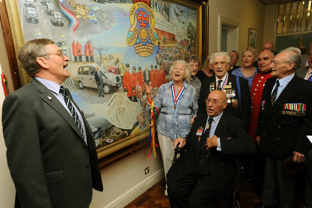 Dame Vera Lynn unveiling the Rosa Branson painting in Worthing Town Hall during the 2009 visit