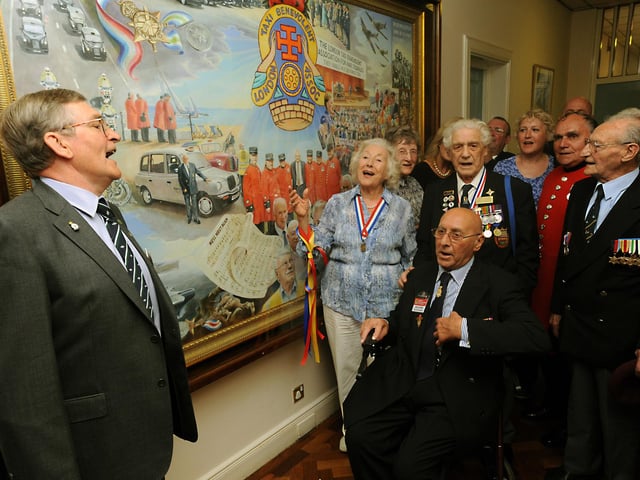 Dame Vera Lynn unveiling the Rosa Branson painting in Worthing Town Hall during the 2009 visit