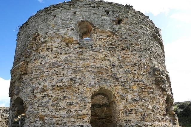 This historic castle was built by Henry VIII. The ruin, between Rye and Winchelsea, is an unusually unaltered artillery fort designed to guard the port of Rye.