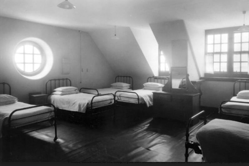 After the First World War, a more dormitory-like approach was adopted at Rustington Convalescent Home, with larger rooms having up to seven beds, in order to meet demand.