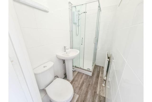 5 Ettrick Road, Chichester: The bathroom