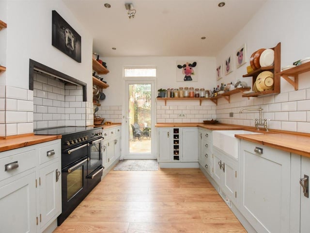 The fitted kitchen