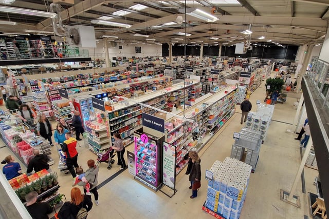 Shoppers queue as major retailer The Range opens new Horsham superstore