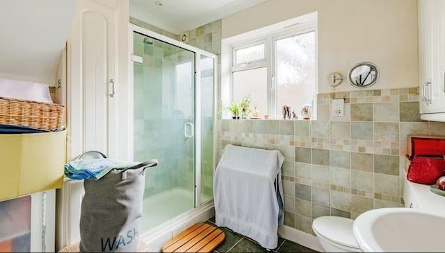 As well as an en-suite to the main bedroom, the property also has a family bathroom