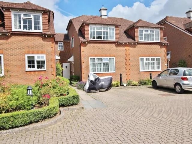 Set within a select development in the centre of Wadhurst village, comprising open plan sitting/dining room, kitchen, two bedrooms, a family bathroom all within easy walking distance to village amenities. Available for £270,000. Picture from Zoopla