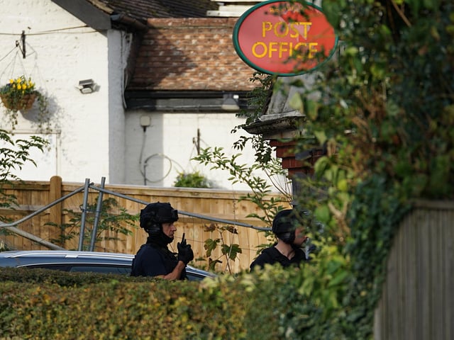 Motorists urged to avoid Berwick as police respond to robbery