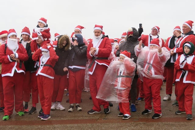 Bexhill Santa Dash 2023. Photo by Andrew Clifton.