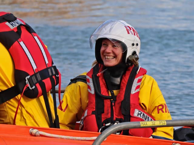 Littlehampton RNLI volunteer crew member, Bea Homer, has been awarded a framed letter of thanks from the RNLI’s head of South East, Ryan Hall, region for going ‘above and beyond in difficult circumstances’.