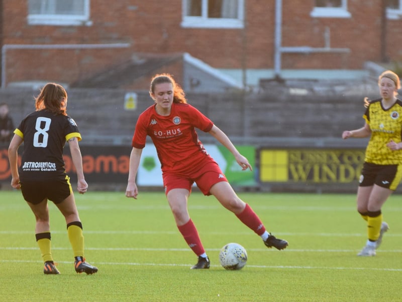 Worthing FC Women beat AFC Acorns and lift the London and SE premier division title