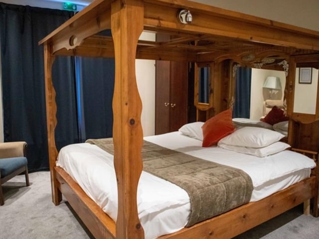 George Hotel, Battle
