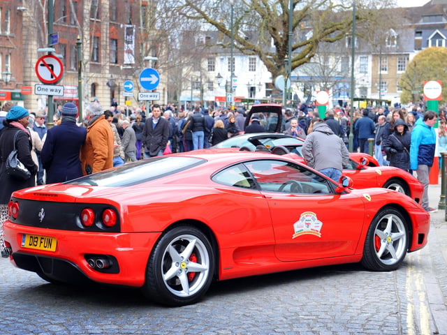 Crowds flock to the Carfax