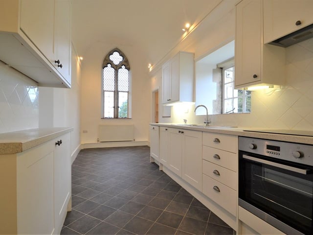 First floor apartment to let at Parham House
