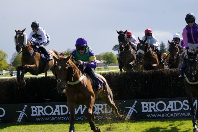 Race 6 The Best Odds Guarenteed At YEEHAA.BET Mares Novices Limited Handicap Hurdle Race at Fontwell on Friday 19 April 2024. www.polopictures.co.uk  Fontwell Arundel Clive Bennett 20240419 ©2024 Clive Bennett Photography 19/04/2024 _CAB2835.JPG:Spring jump racing at Fontwell Park