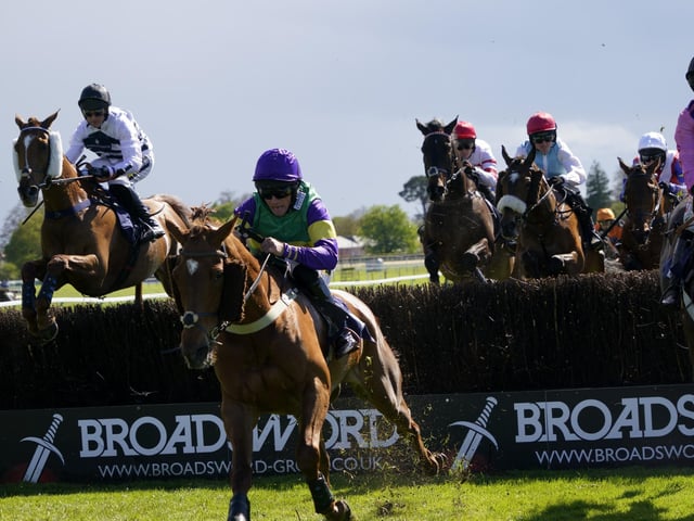 Race 6 The Best Odds Guarenteed At YEEHAA.BET Mares Novices Limited Handicap Hurdle Race at Fontwell on Friday 19 April 2024. www.polopictures.co.uk  Fontwell Arundel Clive Bennett 20240419 ©2024 Clive Bennett Photography 19/04/2024 _CAB2835.JPG:Spring jump racing at Fontwell Park
