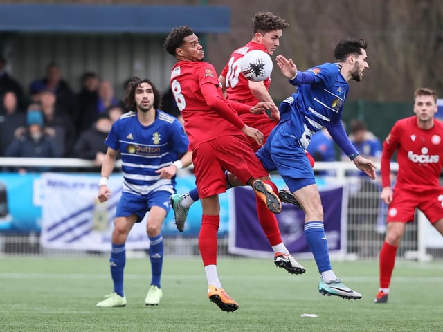 Aveley v Worthing action in National League South