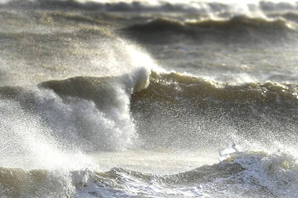 Arun District Council 'urges caution' on coast as Storm Austen brings powerful waves
