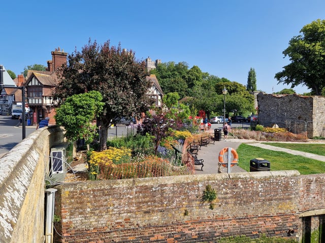 Relax beside the river in Jubilee Gardens
