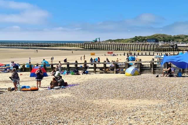 On hot days, beaches like West Wittering and Brighton can seem like a good idea but the sheer numbers of people who flock there does sometimes put me off. If you're looking for a quieter beach to enjoy the sun, look no further than Littlehampton. As stated by The Beach Guide: "The mile long sand and shingle beach at Littlehampton is everything you would expect from a long established seaside resort. There is a promenade, amusements, theme park, well maintained seafront gardens and even the UK’s longest bench. As a regular contender for the coveted Blue Flag award Littlehampton Beach has no shortage of facilities to hand. It is also patrolled by RNLI Lifeguards during the summer months and a Kidcare wristband scheme operates to make the beach super safe for families."