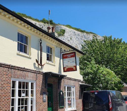 A cosy and welcoming pub with a varied menu and a focus on local produce