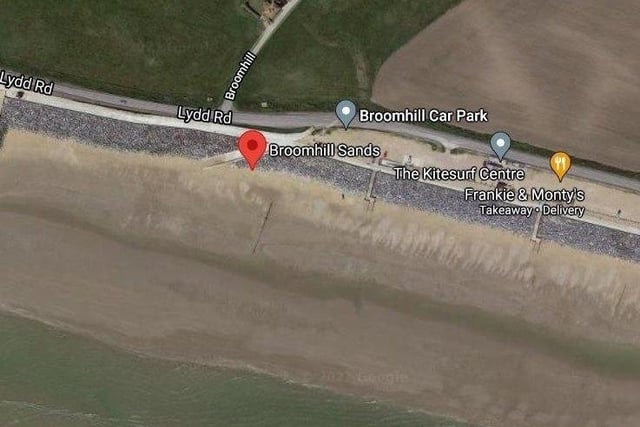 This sand and shingle beach is near Rye and is very flat. It is nice and quiet and dogs on a lead are allowed in the marked zones.