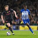 BRIGHTON, ENGLAND - APRIL 25: Kevin De Bruyne of Manchester City runs with the ball whilst under pressure from Danny Welbeck of Brighton & Hove Albion during the Premier League match between Brighton & Hove Albion and Manchester City at American Express Community Stadium on April 25, 2024 in Brighton, England. (Photo by Mike Hewitt/Getty Images)