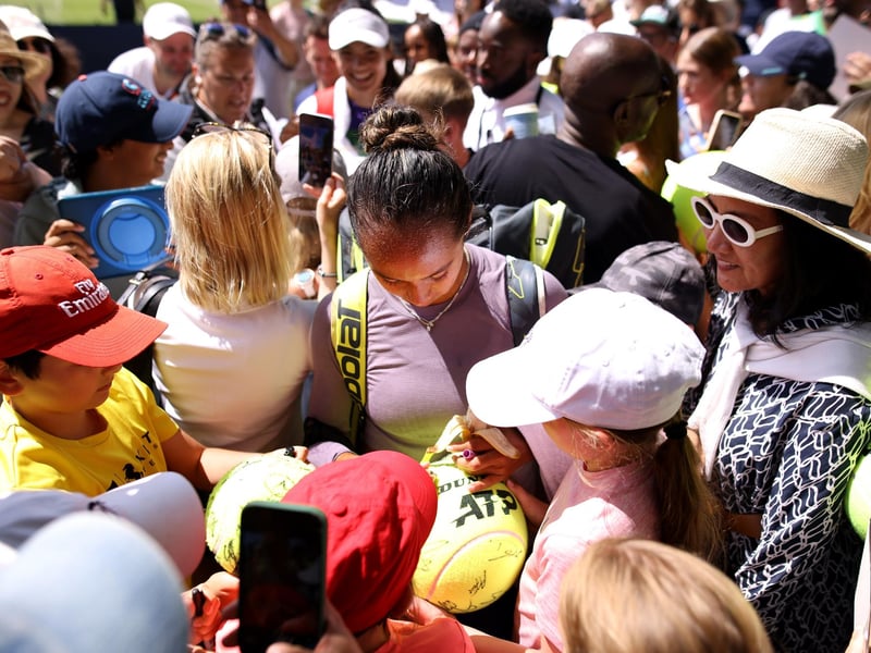 Leylah Fernandez of Canada signs fans autographs after a practice session on day two of the Rothesay International Eastbourne at Devonshire Park on June 23, 2024 in Eastbourne, England. (Photo by Charlie Crowhurst/Getty Images for LTA) : Sunday's qualifying and practice at the Rothesay International Eastbourne
