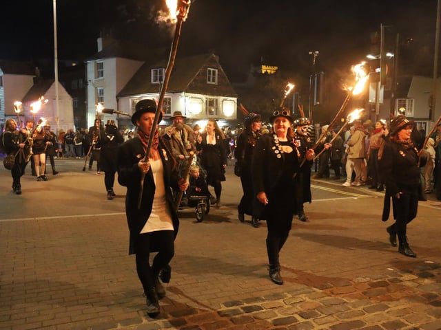 Hastings Bonfire 2025. Photo by Andrew Clifton.