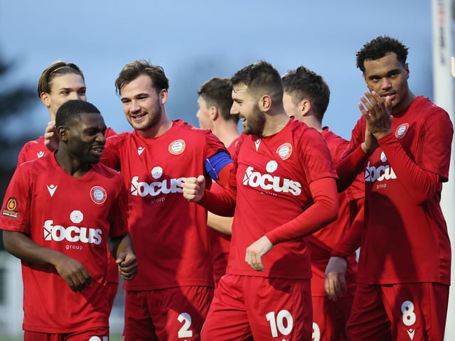 Aveley v Worthing action in National League South