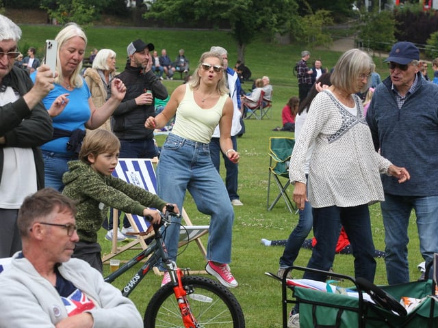 Haywards Heath Jubilee Picnic took place on Sunday, June 5, in Victoria Park. DM22060597a