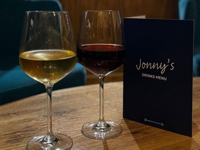 Jonny’s Arundel has launched in Arundel High Street, following in the footsteps of the Worthing town centre and Goring sites