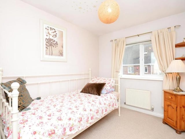 Here is the third bedroom. Cute and comfortable, don't you think?