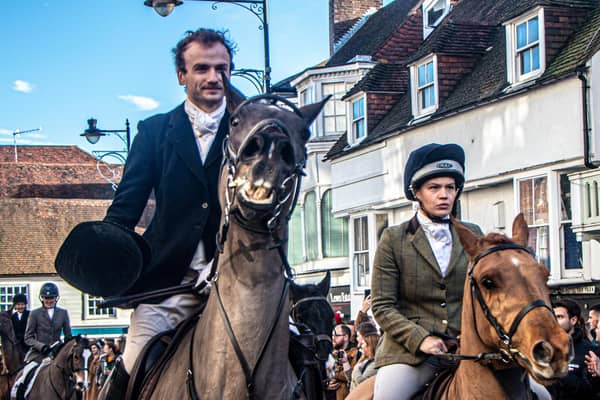 Crowds gathered in Lewes High Street on Boxing Day (December 26, 2022) for the annual Southdown and Eridge Foxhounds meet. Photos courtesy of sussex.news