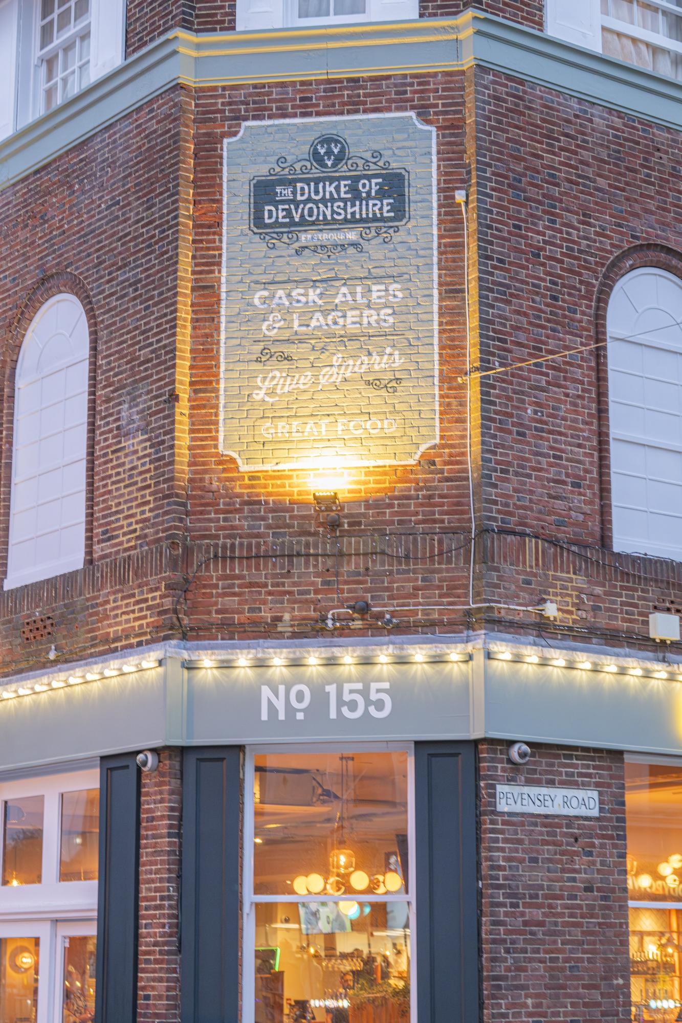 In Bildern: Eastbourne Pub nach umfassender Renovierung wiedereröffnet