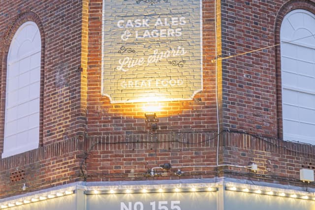 In Bildern: Eastbourne Pub nach umfassender Renovierung wiedereröffnet