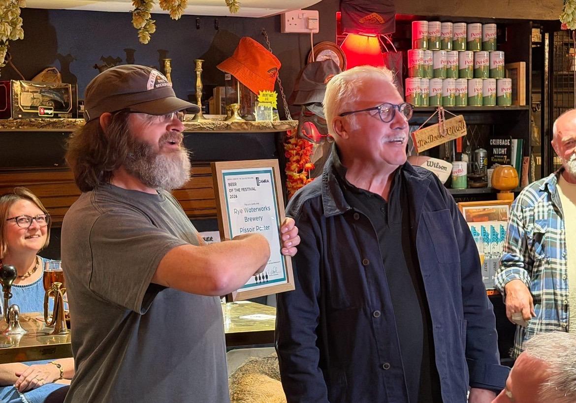 Landlord David Roder (left) receiving one of the awards. Photos kt Bruce