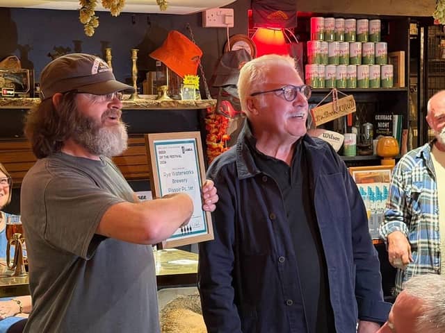 Landlord David Roder (left) receiving one of the awards. Photos kt Bruce