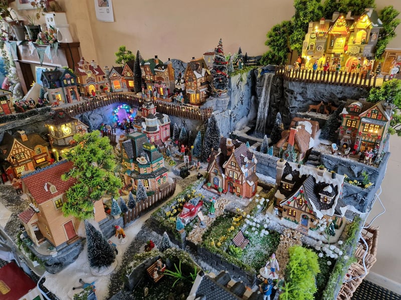 Frosty Falls is a Christmas village created by Wendy Bray from West Sussex