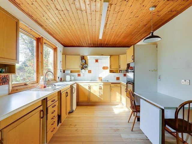 The kitchen / breakfast room has a fitted Neff double oven and four-ring hob