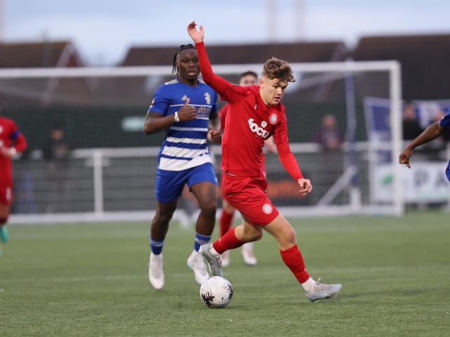 Aveley v Worthing action in National League South