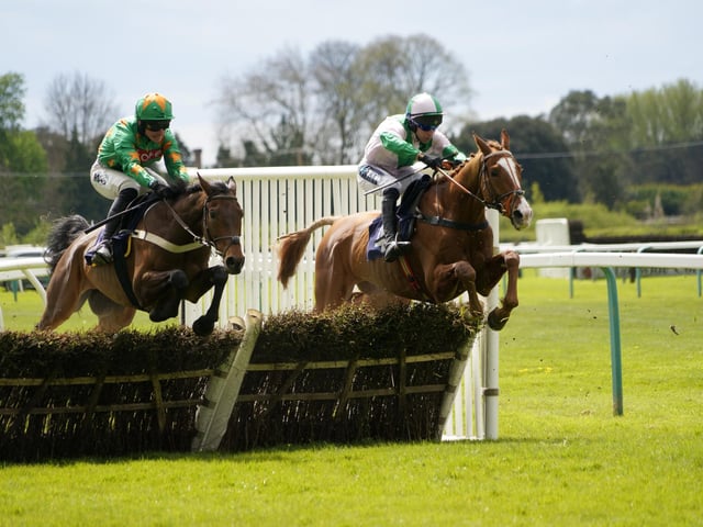Race 6 The Best Odds Guarenteed At YEEHAA.BET Mares Novices Limited Handicap Hurdle Race at Fontwell on Friday 19 April 2024. www.polopictures.co.uk Fontwell Arundel Clive Bennett 20240419 ©2024 Clive Bennett Photography 19/04/2024 _CAB0911.JPG:Spring jump racing at Fontwell Park