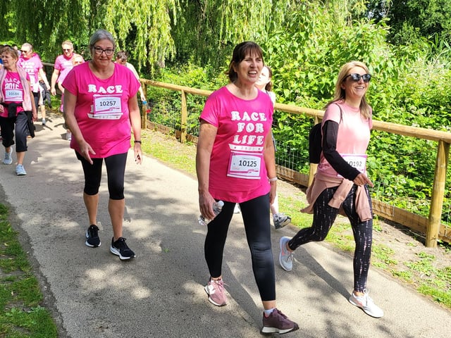 Oakwood School at Horsham Race for Life 2022
