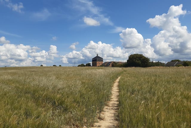 This penultimate section of my Brighton and Hove Way walk starts at Foredown Tower and takes you through Portslade Old Village to Hove Lagoon, then along the seafront to Brighton