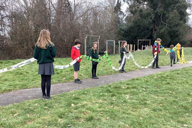 Pupils holding the paperchain made up of 660 rings