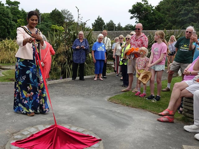 Worthing mayor Henna Chowdhury unveiling the new centenary stone