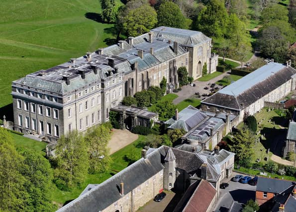 PETWORTH HOUSE / PETWORTH