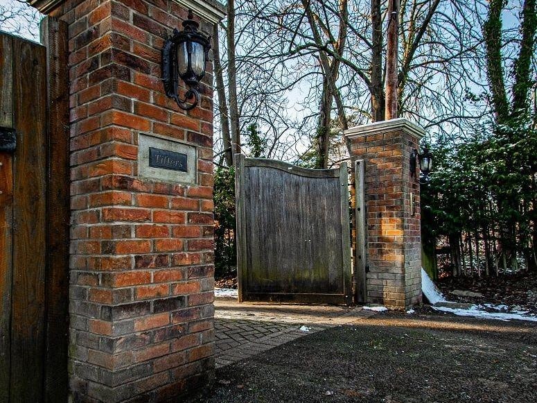 Set back from the main road, down the long gated driveway, lies Tifters Manor; a stunning example of a 15th Century, Grade II Listed Character property, set in the beautiful village of Charlwood, Surrey.