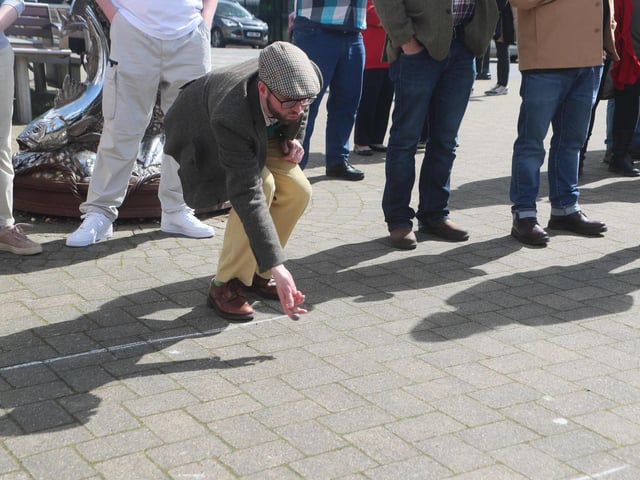 Marbles competition on Winkle Island in Hastings Old Town.
Photo by Roberts Photographic.